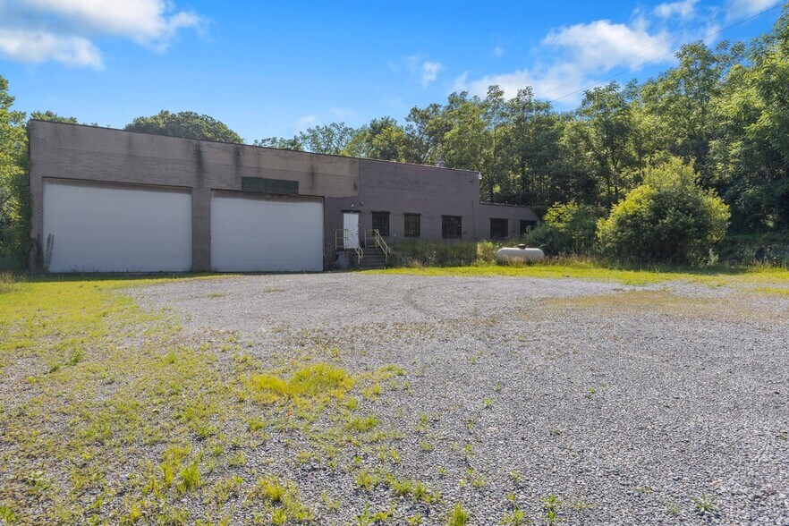 More Photos Of 1901 Old Butler Rd, New Castle Warehouse For Sale