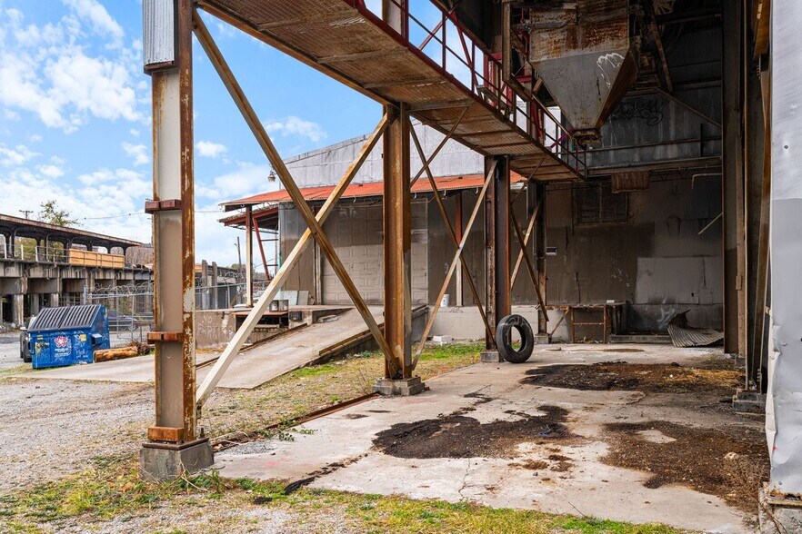 More Photos Of 335 Baxter Ave, Louisville Warehouse For Lease