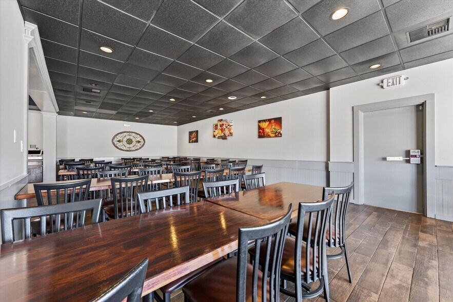 More Photos Of 4000 Fort Campbell Blvd, Hopkinsville Restaurant For Sale