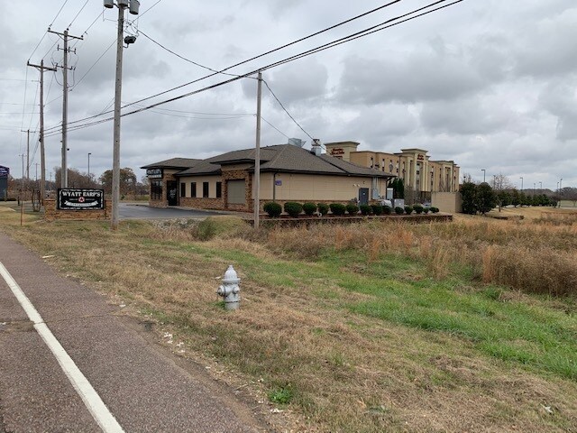 More Photos Of 8834 US Highway 51 N, Millington Restaurant For Lease