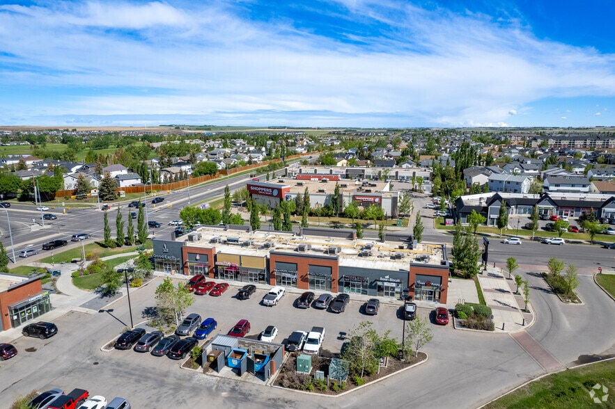 More Photos Of 124 8 St SW, Airdrie Storefront For Lease