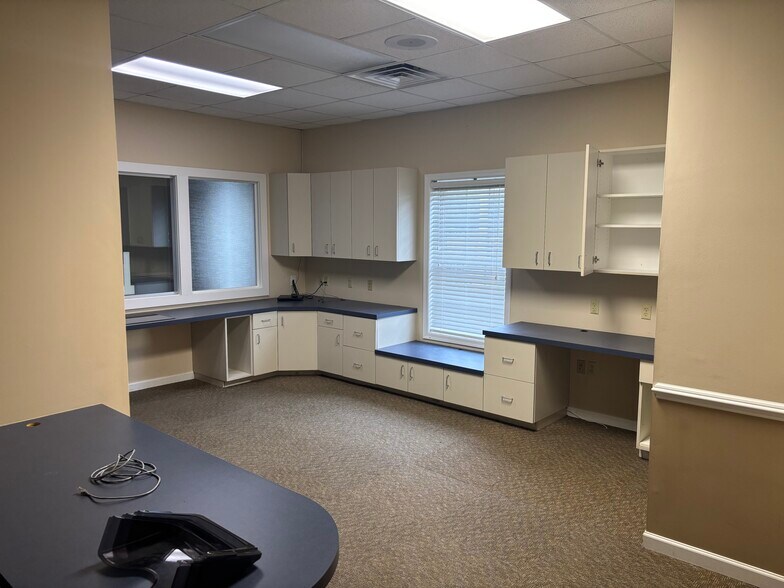 Primary Photo Of 1557 Lee Hwy, Staunton Office For Lease