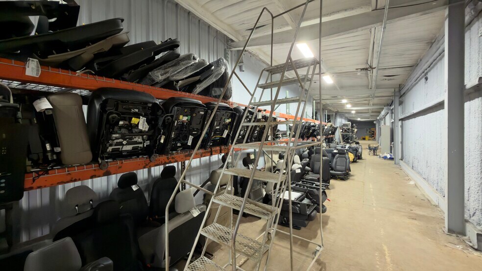 More Photos Of 2800 Delano St, Pensacola Warehouse For Lease