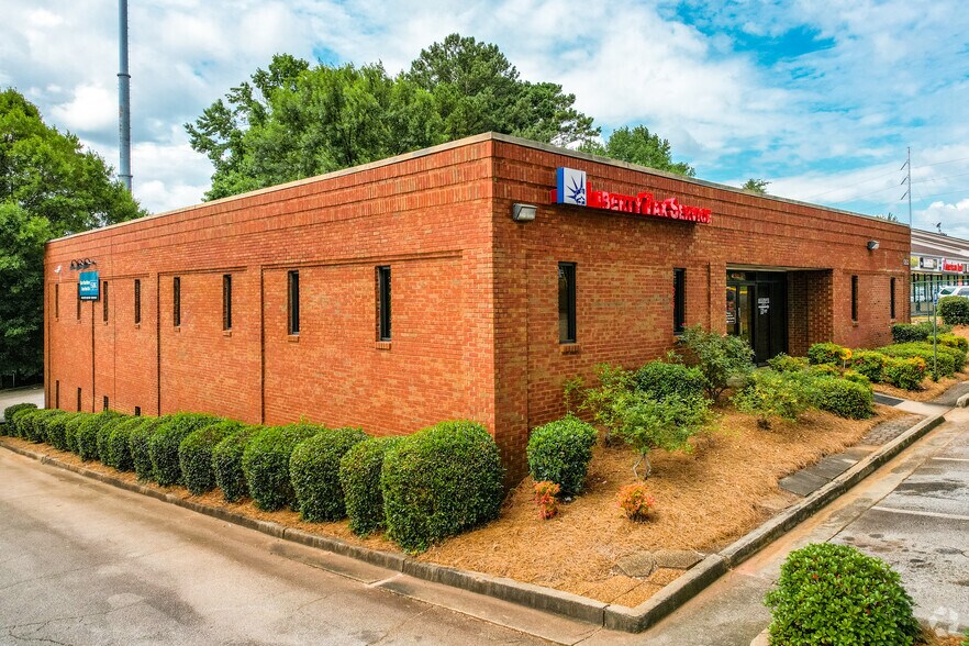 Primary Photo Of 5353 Fairington Rd, Lithonia Medical For Sale