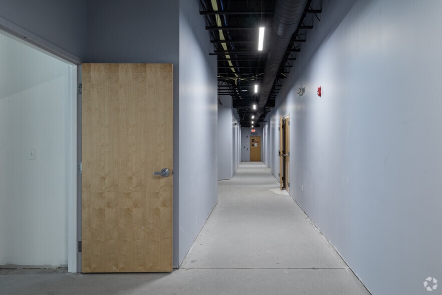 More Photos Of 118 Turnpike Rd, Southborough Office For Lease