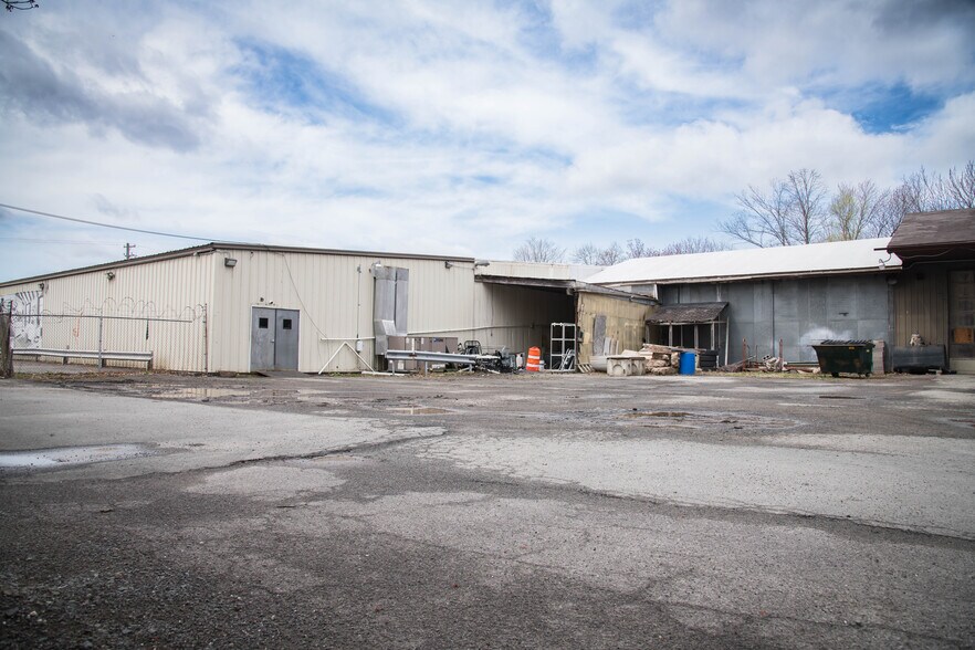 More Photos Of 314 E Broadway, Monticello Freestanding For Sale