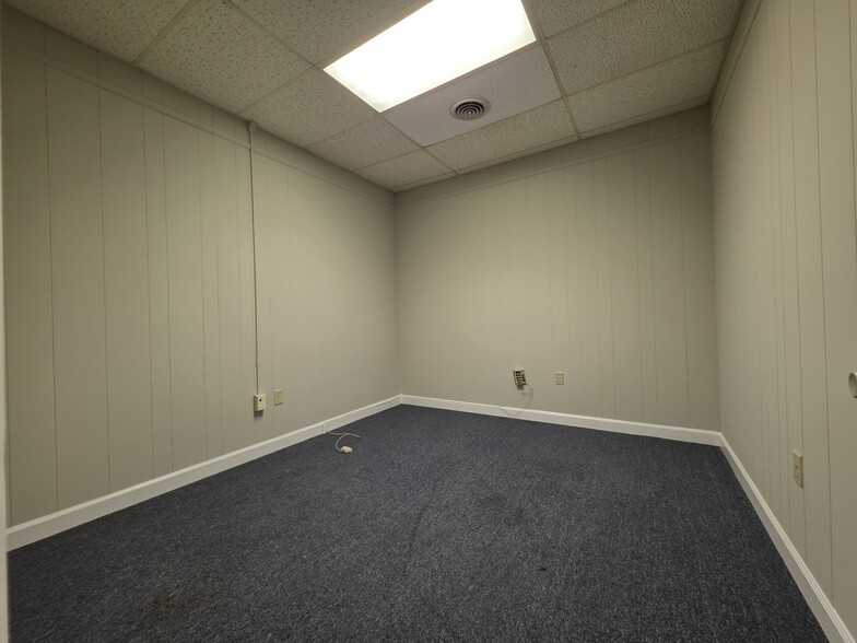 More Photos Of 404 St Andrews Dr, Greenville Office For Lease
