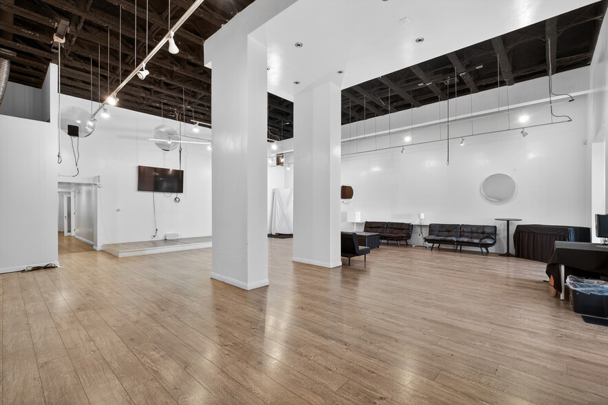 More Photos Of 910 N La Cienega Blvd, Los Angeles Storefront Retail Office For Sale