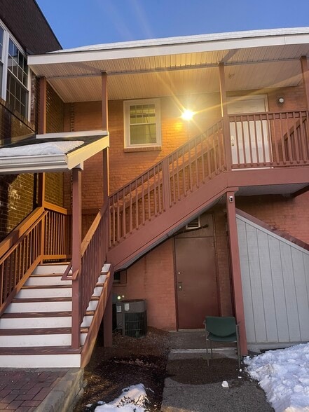 More Photos Of 132 Main St, Southington Bank For Lease