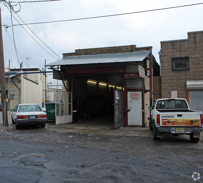 Primary Photo Of 195 Miller St, Newark Auto Repair For Sale