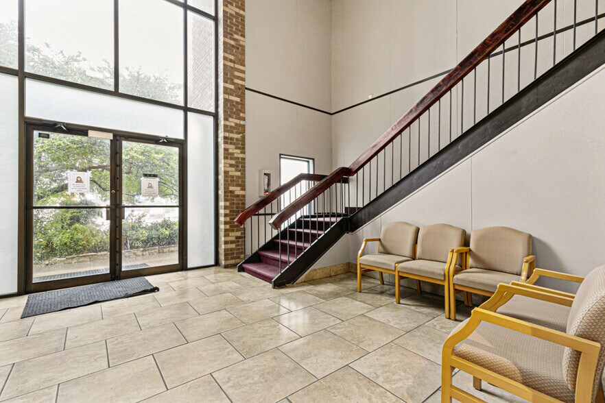 More Photos Of 1301 Northwest Hwy, Garland Office For Sale