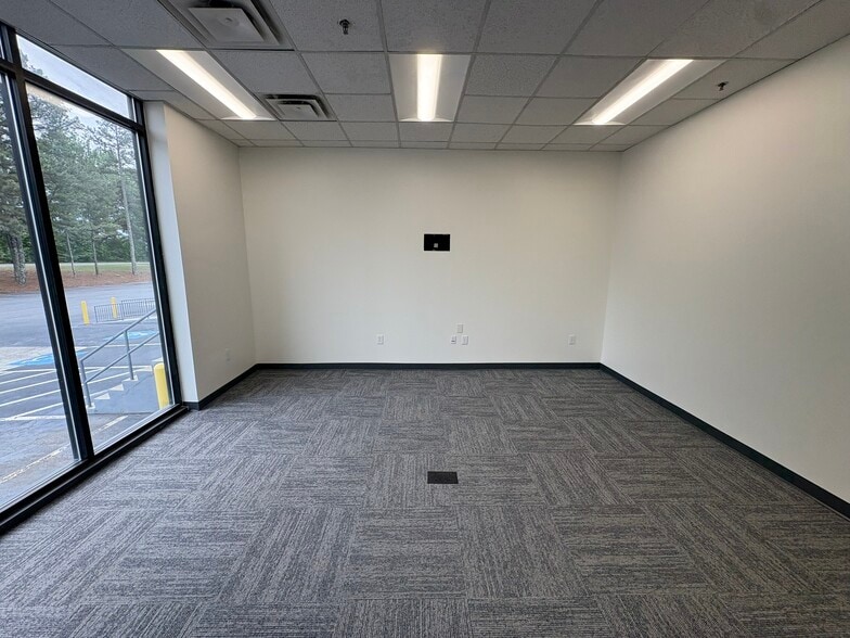 More Photos Of 7575 Ponce de Leon Cir, Atlanta Warehouse For Lease