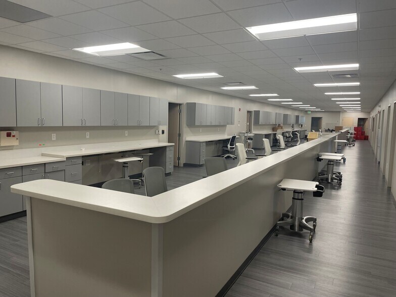 More Photos Of 10649 Bennett Pky, Zionsville Medical For Lease