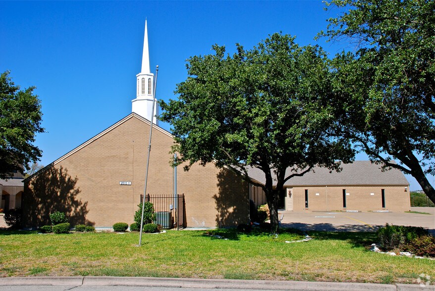 More Photos Of 2111 Skyline Dr, Mesquite Religious Facility For Sale