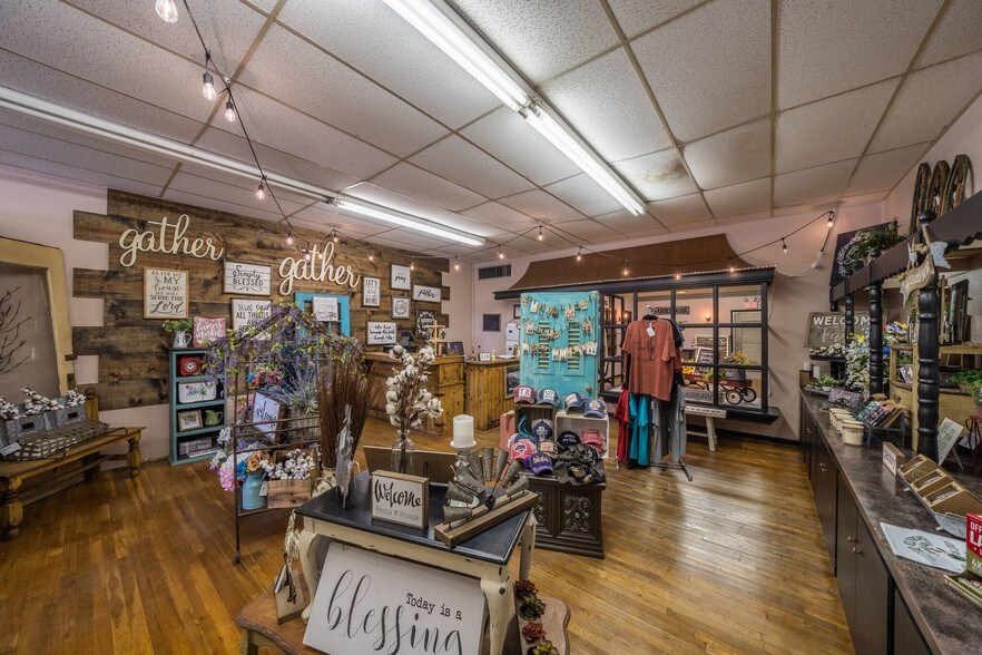 More Photos Of 75 N Waco St, Hillsboro General Retail For Lease