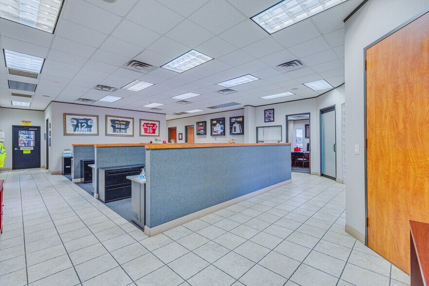 More Photos Of 4402 Theiss Rd, Humble Warehouse For Lease