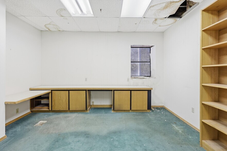 More Photos Of 117 E 4th St, Joplin Office For Sale