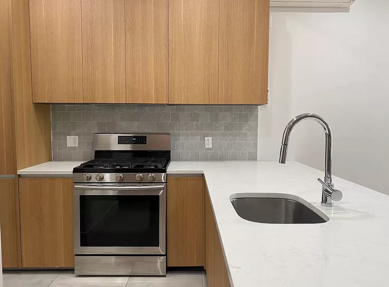 More Photos Of 98 Greenpoint Ave, Brooklyn Apartments For Sale