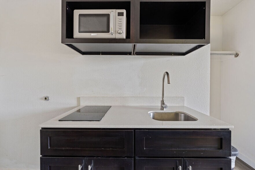 More Photos Of 261 Bear River Dr, Evanston Hotel For Sale