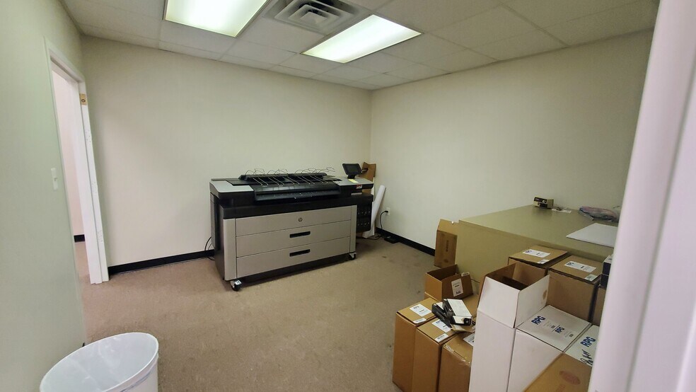 More Photos Of 555 Hospital Dr, Warrenton Medical For Lease