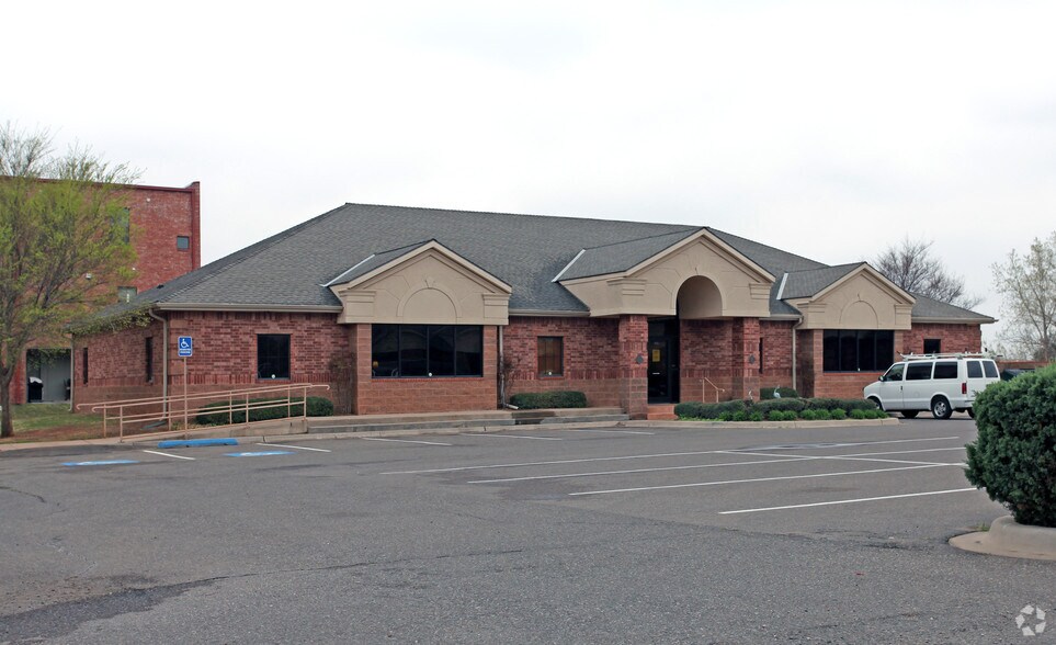 More Photos Of 425 S Fretz Ave, Edmond Unknown For Lease