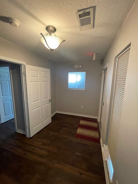 More Photos Of 913 N Washington Ave, Livingston Office For Lease