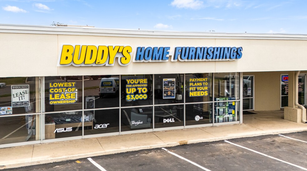 More Photos Of 600-612 E Main St, Uvalde Storefront For Lease