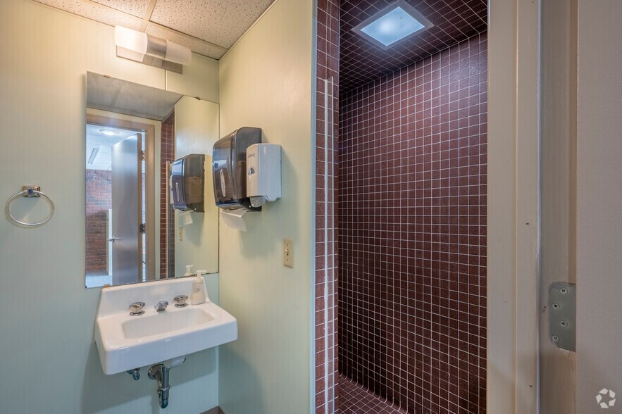 More Photos Of 1020 Regent St, Madison Medical For Lease