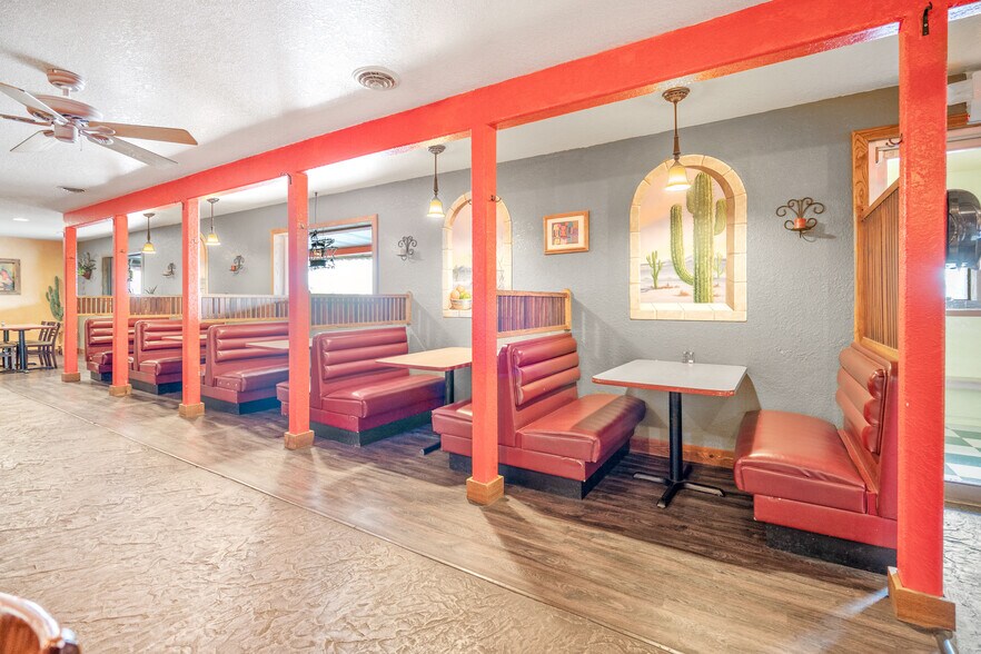 More Photos Of 6605 Hwy 54, Osage Beach Restaurant For Sale