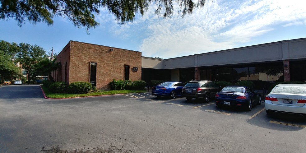 More Photos Of 2539 S Gessner Rd, Houston Office For Lease