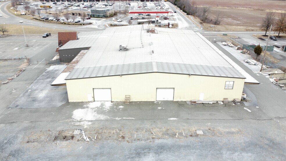 More Photos Of 174 Holly Road, Gilbertsville Warehouse For Lease