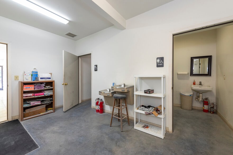 More Photos Of 45 Spiral Rd, Arden Warehouse For Sale