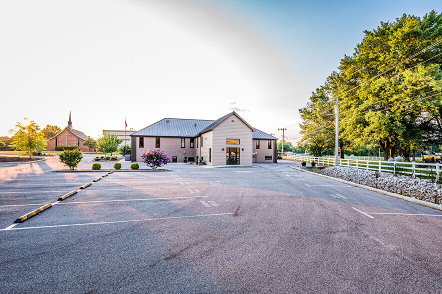 More Photos Of 1502 Westen St, Bowling Green Office For Sale