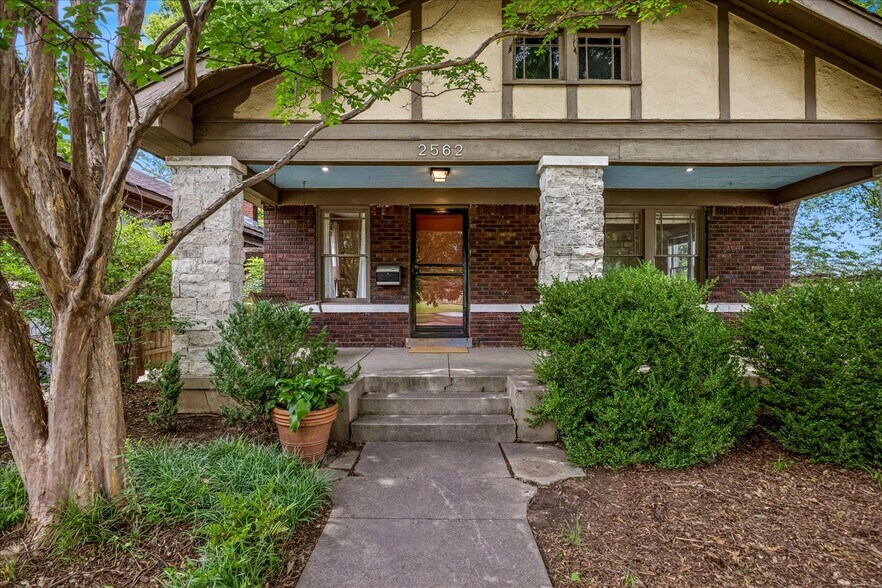 More Photos Of 2562 Sam Cooper Blvd, Memphis Office Residential For Sale