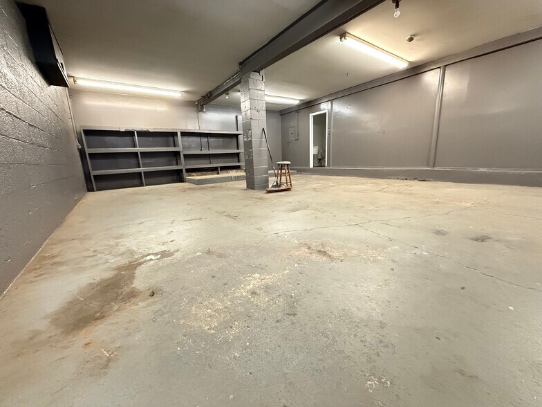 More Photos Of 50 Commerce St, Norwalk Service For Lease