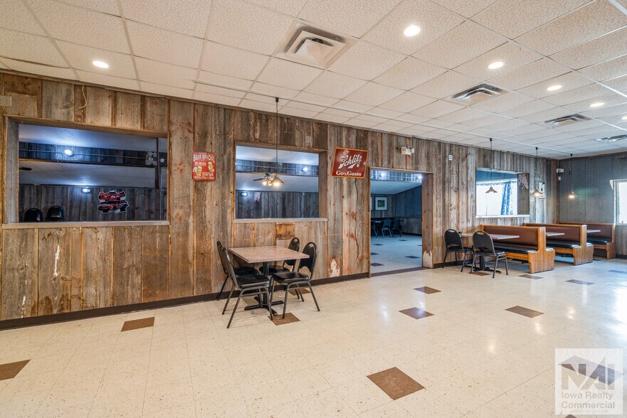 More Photos Of 115 E Main St, Coggon General Retail For Sale