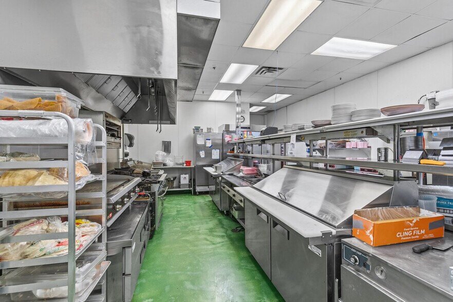 More Photos Of 2501 & 2519 Marshall St NE, Minneapolis Restaurant For Sale
