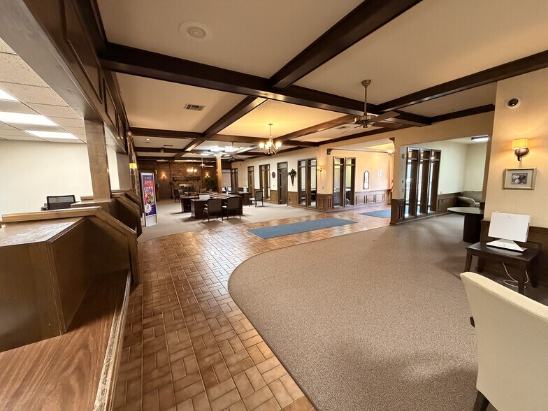 More Photos Of 1913 S Elliott St, Pryor Bank For Sale