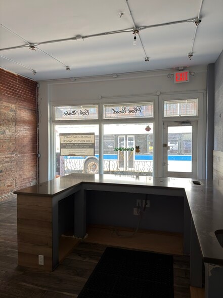 More Photos Of 86 Greenpoint Ave, Brooklyn Convenience Store For Lease