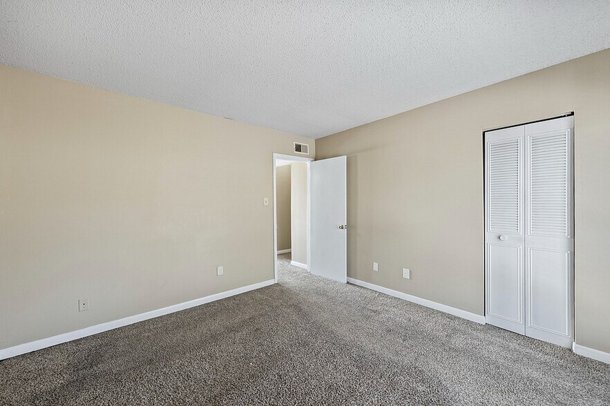 More Photos Of 856 Park Brook Trl, Birmingham Apartments For Sale