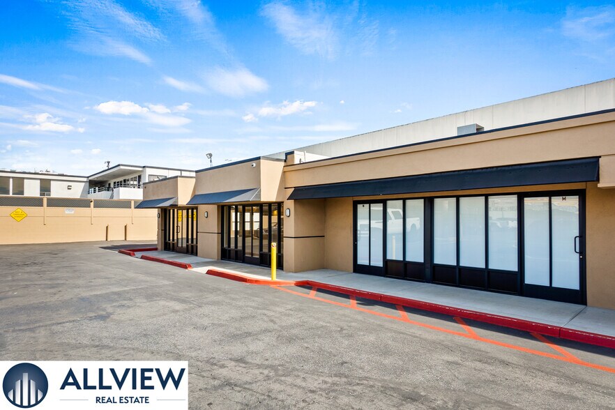 More Photos Of 130 E 17th St, Costa Mesa General Retail For Sale