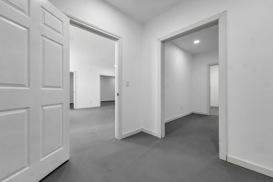 More Photos Of 1626-1640 Pine St, Oxnard Warehouse For Sale