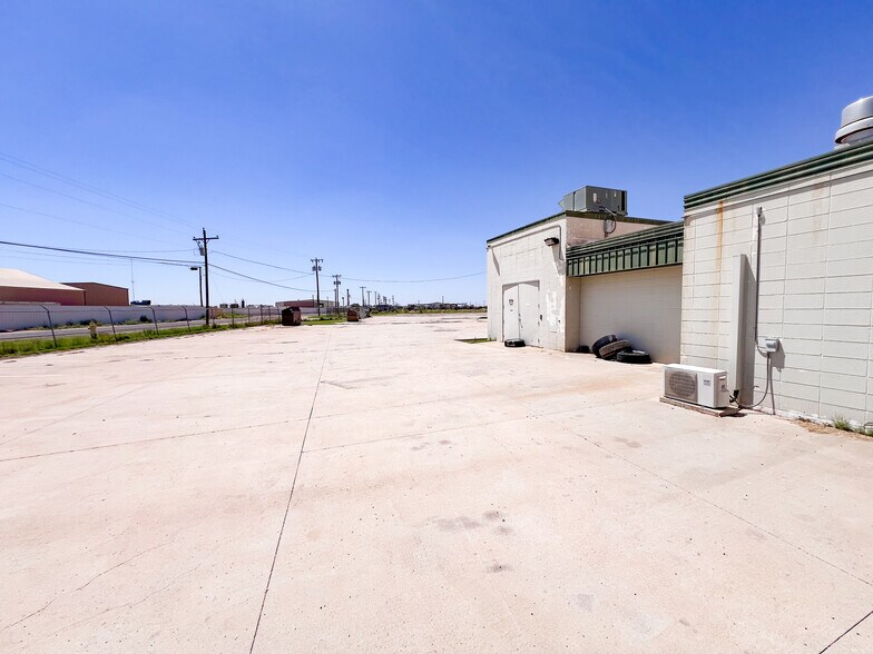 More Photos Of 3201 W Murphy St, Odessa Warehouse For Sale
