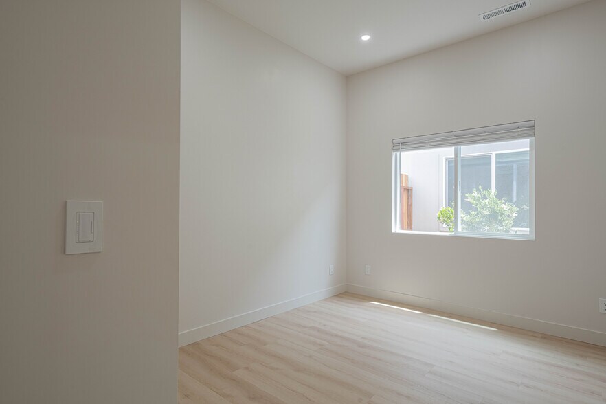 More Photos Of 987 Harcourt Ave, Seaside Multifamily For Sale