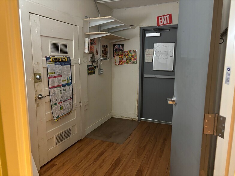 More Photos Of 15350 NE Sandy Blvd, Portland Office Residential For Sale