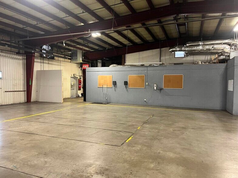 More Photos Of 1015 W 9th St, Mount Carmel Warehouse For Sale