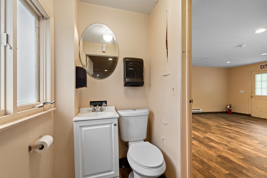 More Photos Of , Bloomingdale General Retail For Sale