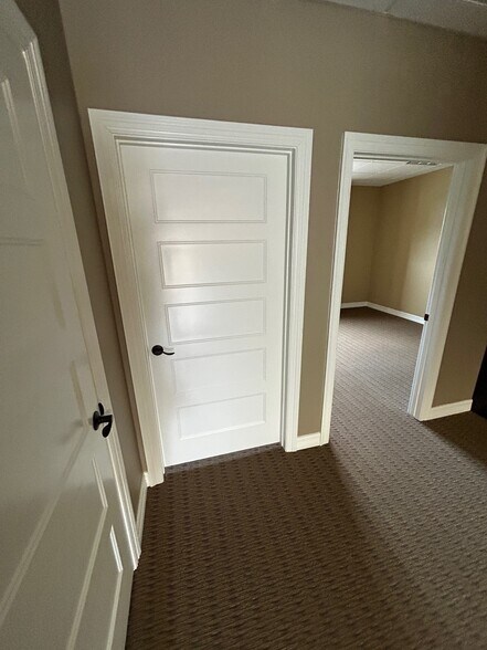 More Photos Of 231 N Twin City Hwy, Nederland Office For Sale