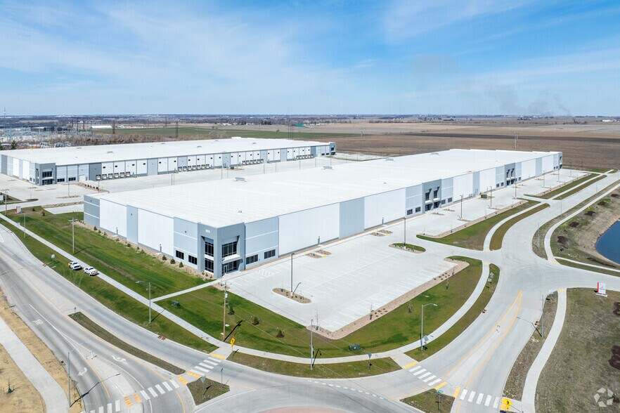 More Photos Of 2075 25th, Altoona Distribution For Lease