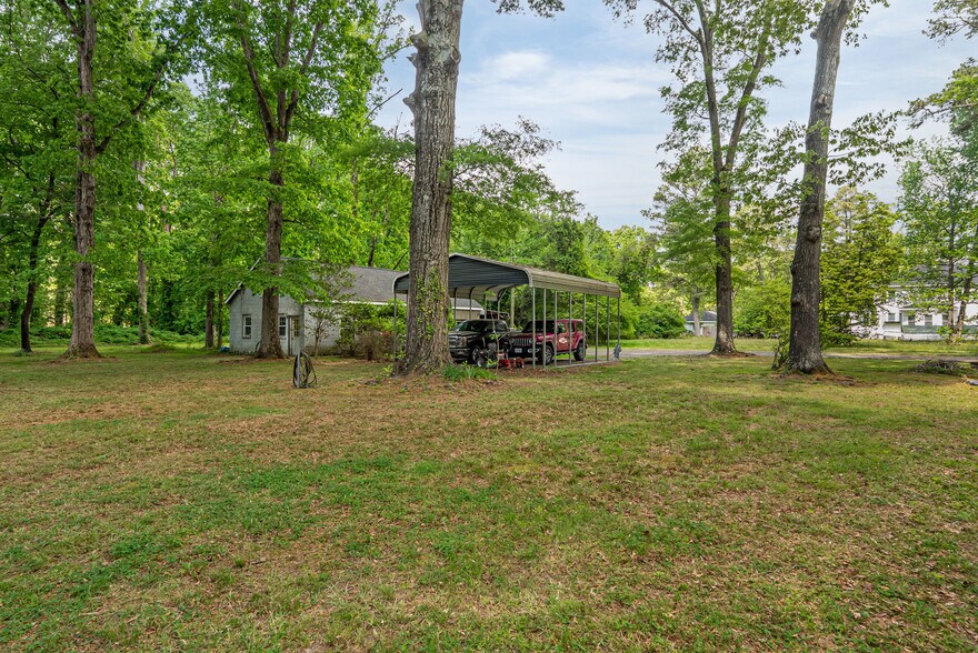 More Photos Of 2870 King William Ave, West Point Flex For Sale